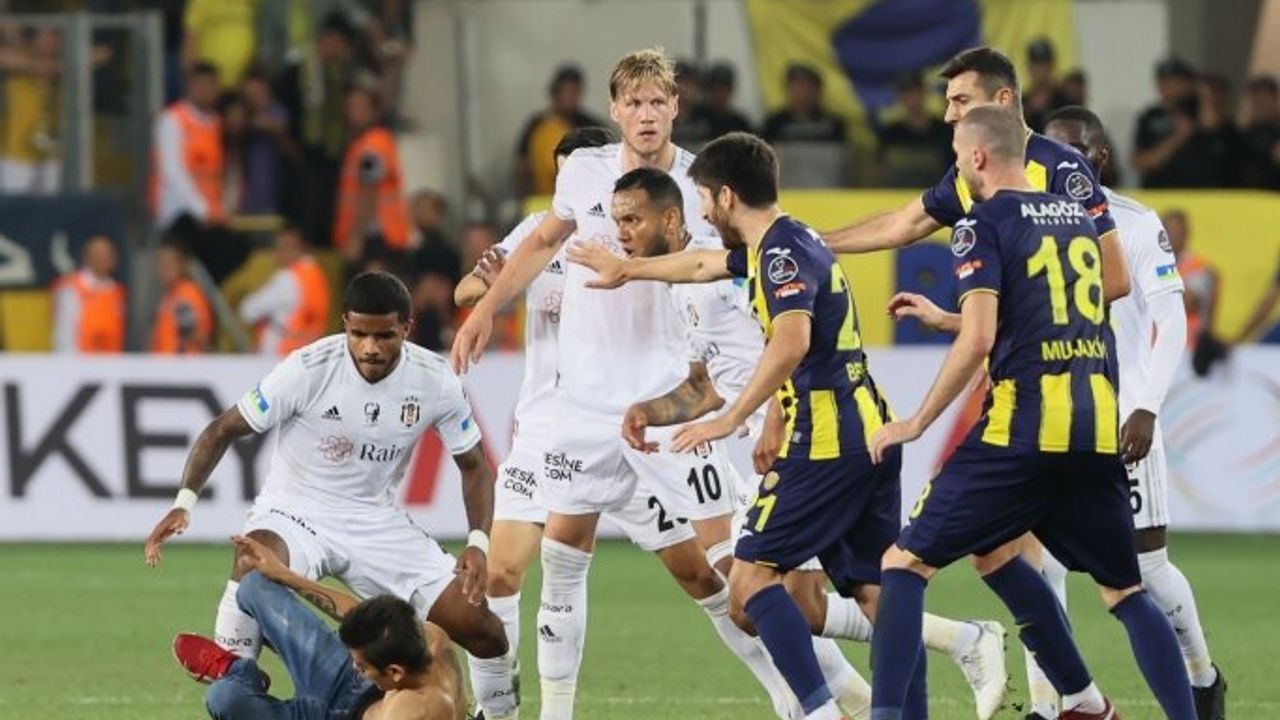 Bedeli ağır oldu! Ankaragücü-Beşiktaş maçında sahayı karıştıran taraftara hapis cezası