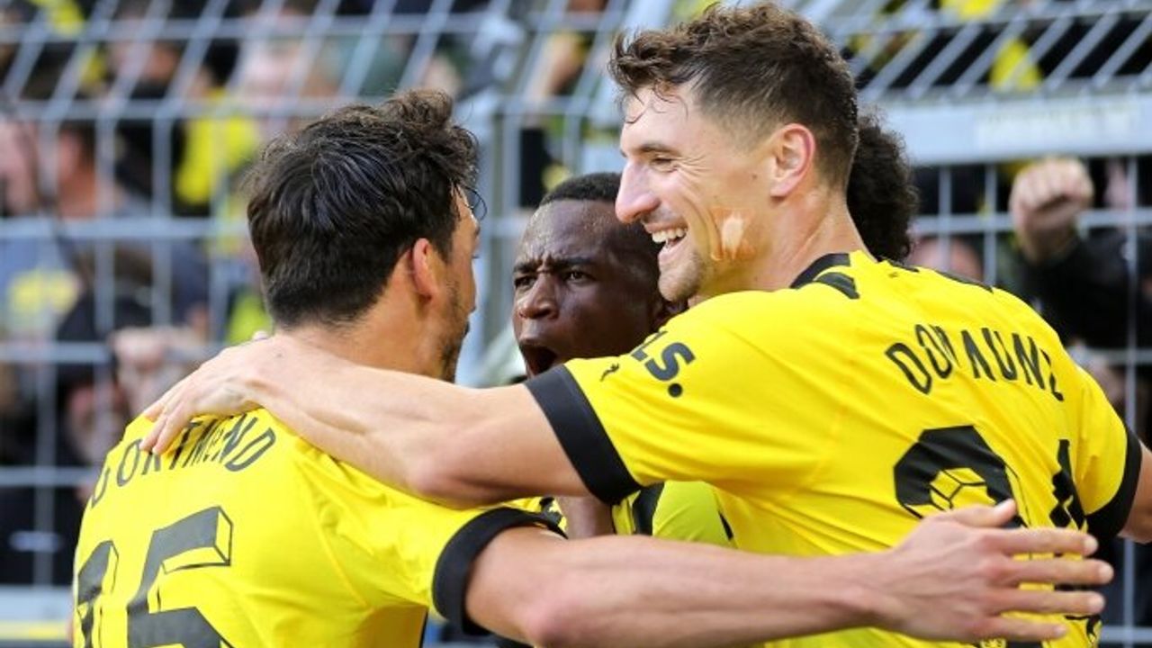 Dortmund, derbide kazandı