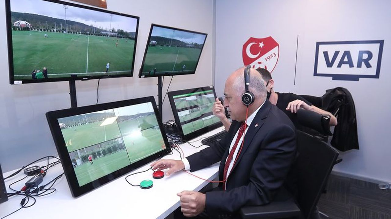 TFF, yabancı hakem getiriyor! Galatasaray-Beşiktaş derbisine yetişecek mi?