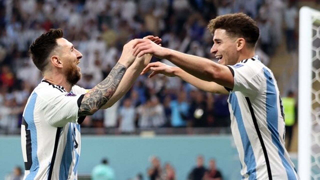 Messi sahnede, Arjantin çeyrek finalde