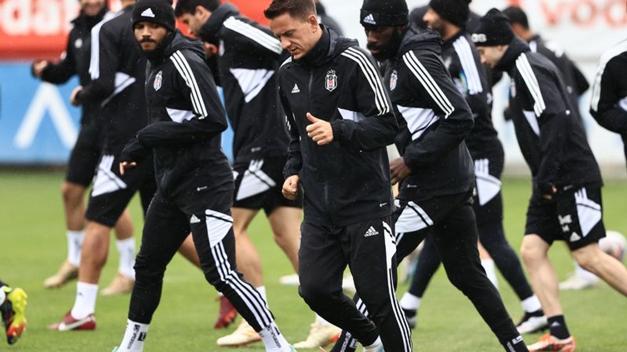 Beşiktaş, Adana Demirspor mesaisini sürdürdü