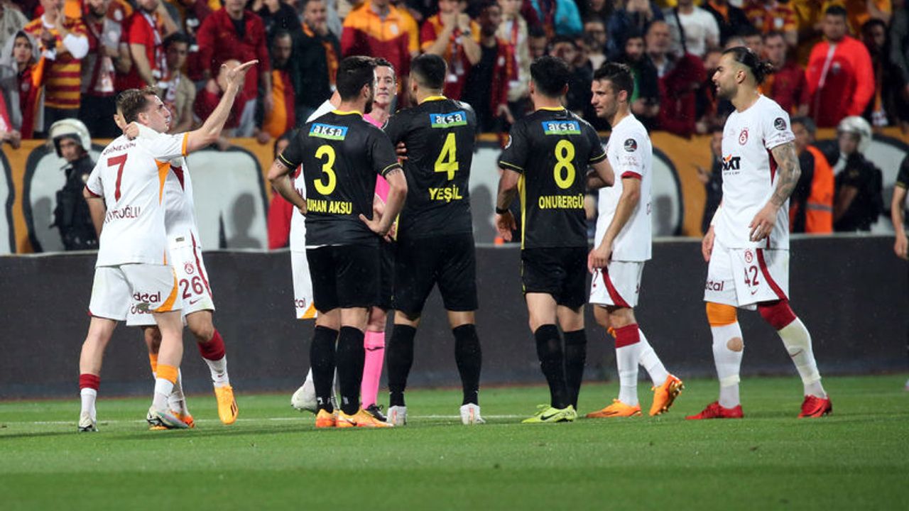Galatasaray'a penaltı yağmuru ve 7 ay sonra kırmızı kart!