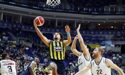 Beşiktaş derbide Fenerbahçe'ye kaybetti