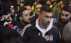 Beşiktaş kafilesine otel önünde tepki!