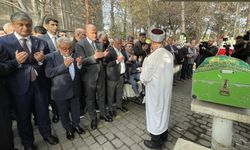 Ahmet Nur Çebi'nin kayınpederi toprağa verildi