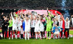 Beşiktaş'ın kupa şampiyonluğu denizin altında kutlandı