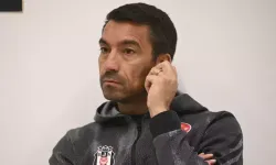 Hasan Arat istifa edince van Bronckhorst kararı bugüne kaldı!