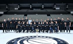 Beşiktaş’ta şampiyon gençlere tebrik ziyareti