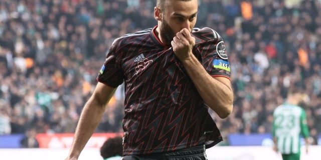 Cenk Tosun: "Şampiyonluğun en büyük adayıyız"