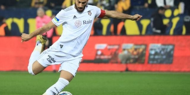 Cenk Tosun gollerine devam ediyor