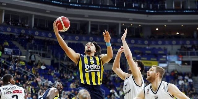 Beşiktaş derbide Fenerbahçe'ye kaybetti
