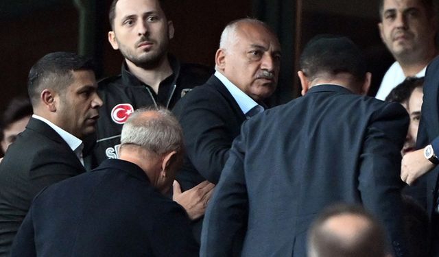 Ahmet Nur Çebi'den "parmak sallama" açıklaması