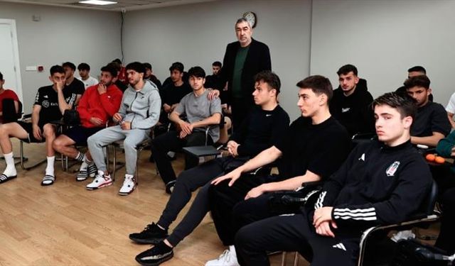 Beşiktaş'tan genç futbolcularına 'sosyal medya kullanımı' semineri