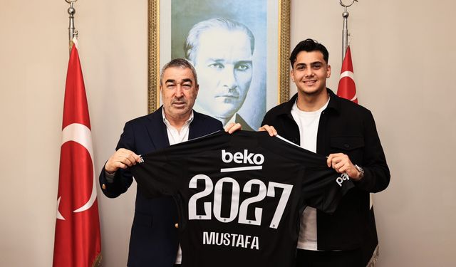 Beşiktaş'ta genç oyuncunun sözleşmesi uzatıldı!