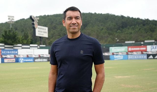 Van Bronckhorst Forvet İstiyor! Semih'i Santrforda düşünmüyor