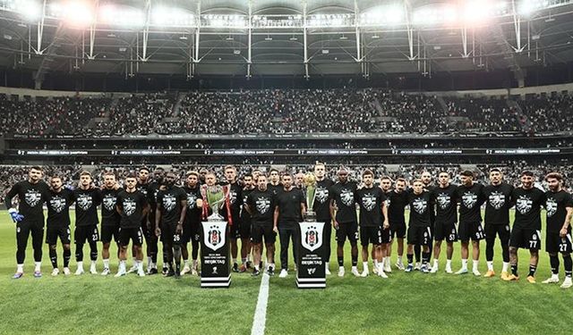 Beşiktaş'tan çifte kupayla poz!