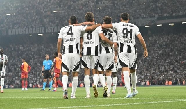 Beşiktaş finallerde Galatasaray'ı geçti