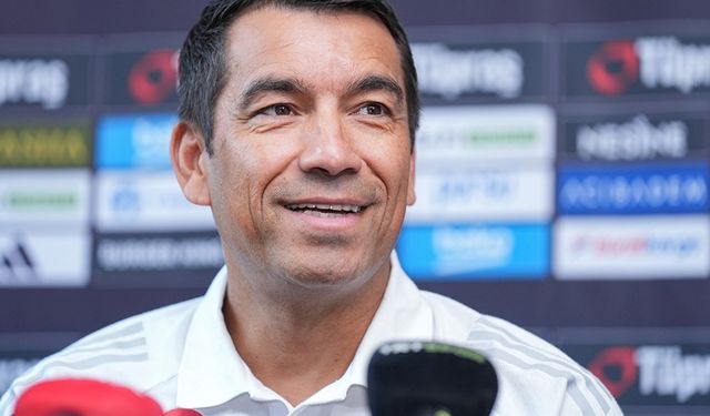 Giovanni van Bronckhorst rekor kırdı