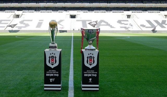 Beşiktaş'ta Antalyaspor öncesi kupa töreni