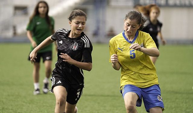 U-13 Kız Futbol Takımımız, 30 Ağustos Zafer Kupası’nda Şampiyon Oldu