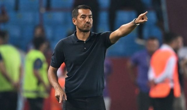 Giovanni van Bronckhorst'tan kadroda değişiklik!