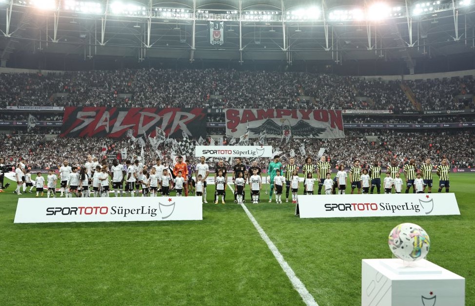 Beşiktaş - Fenerbahçe maçından kareler